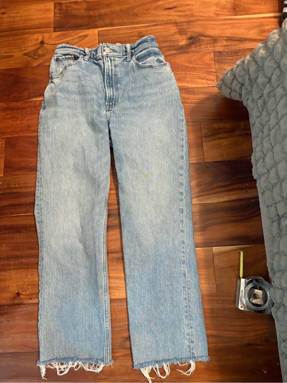 Abercrombie Curve Love 90s Straight Jeans 27 Ultra High Rise Raw Hem (943)